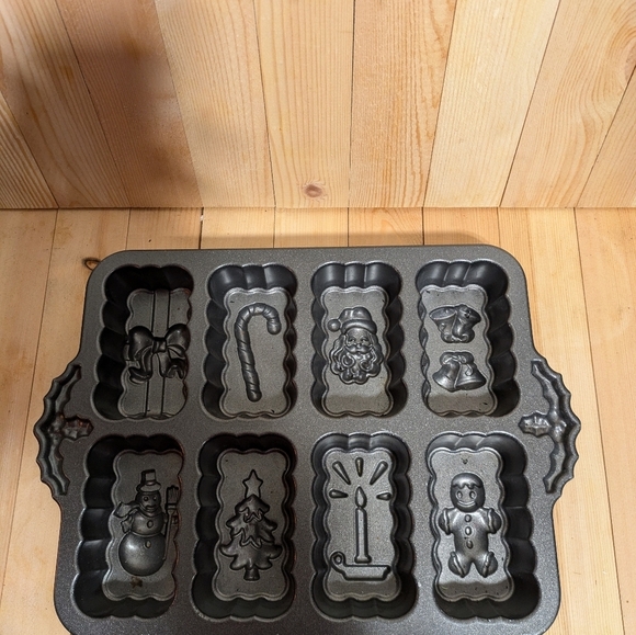 Nordic Ware Holiday-Themed Gray Baking Mold - Picture 4 of 7